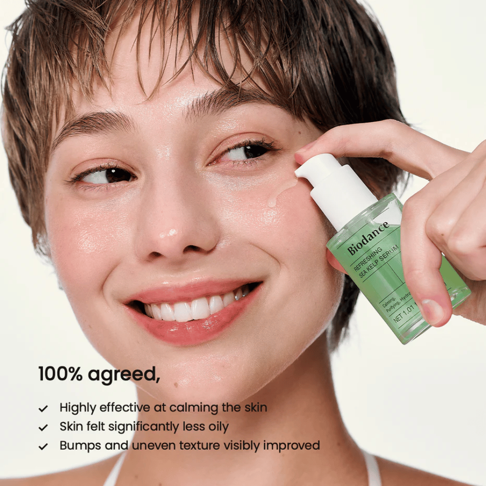 Modelo aplica Biodance Sea Kelp Serum – equilibra el sebo y calma la piel sensible.